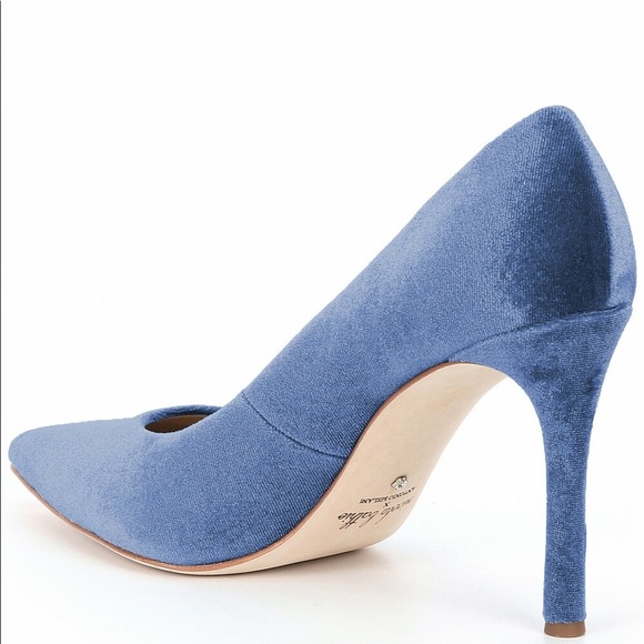 💙 Nicola Bathie x Antonio Melani Bonnie Velvet Pumps 💙 - Picture 3 of 4